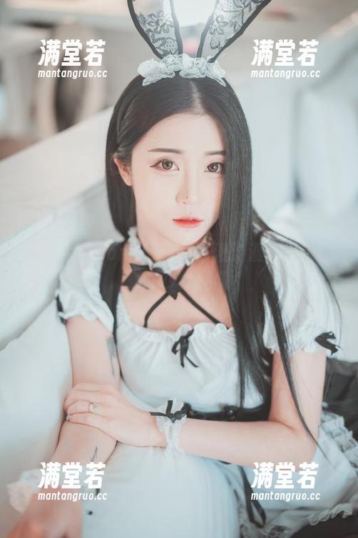高清呈现Bomi(普美)：漫游漫画咖啡的兼职少女图集
