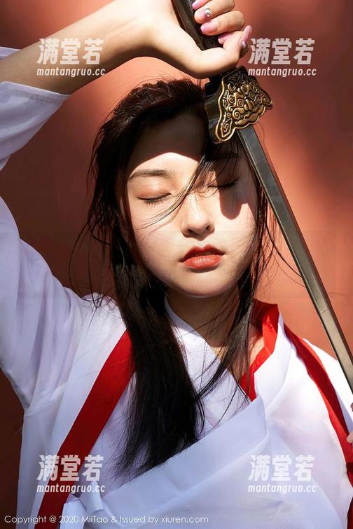 MiiTao蜜桃社 - 连体衣职场穿搭吗？王婉悠Queen的写真让我心里犯嘀咕。