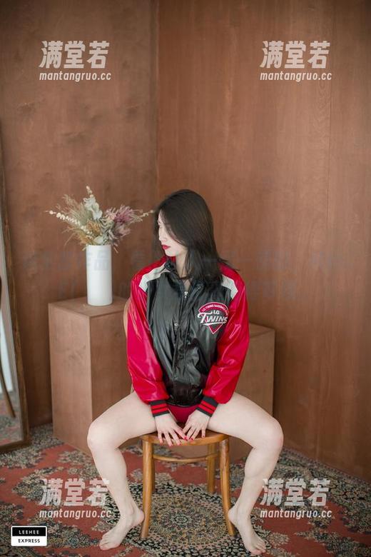 这全套作品，看得让人一愣一愣的，Min.E(민이)的少女身份真值得审视。