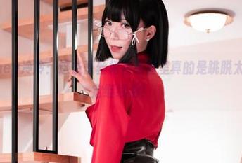 私房Money冷冷：这条蕾丝裙在原图里真的是跳脱太多，我决定继续看！