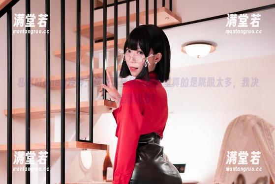 私房Money冷冷：这条蕾丝裙在原图里真的是跳脱太多，我决定继续看！