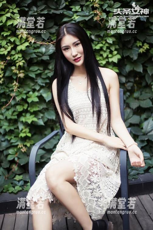 TouTiao头条女神 - 张梓柔的私拍美图，厨娘不止是做饭的，还能逗趣！