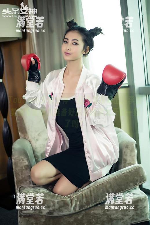 TouTiao头条女神-李由美 TouTiao头条女神 - 红色警报暴击,李由美的写真图包准备好接受脑洞大开的一刻了吗?