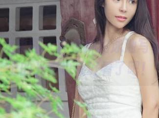 UGirls尤果网 – 乔依琳的泳池写真，水面上的光影也太好看了吧！