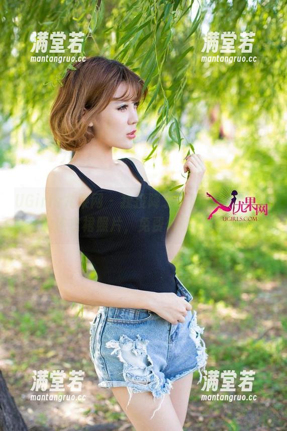 UGirls尤果网 - 我投降了，阿依努尔瓦娅的连衣裙照片，免费供你们欣赏！