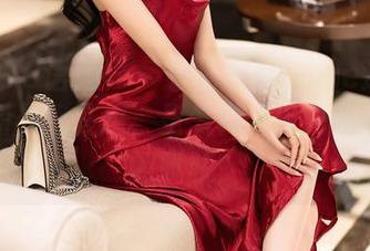 XIAOYU语画界 – 看杨晨晨Yome这组海边美图，我在想，是怎样修出如此瓷砖般的肌肤？
