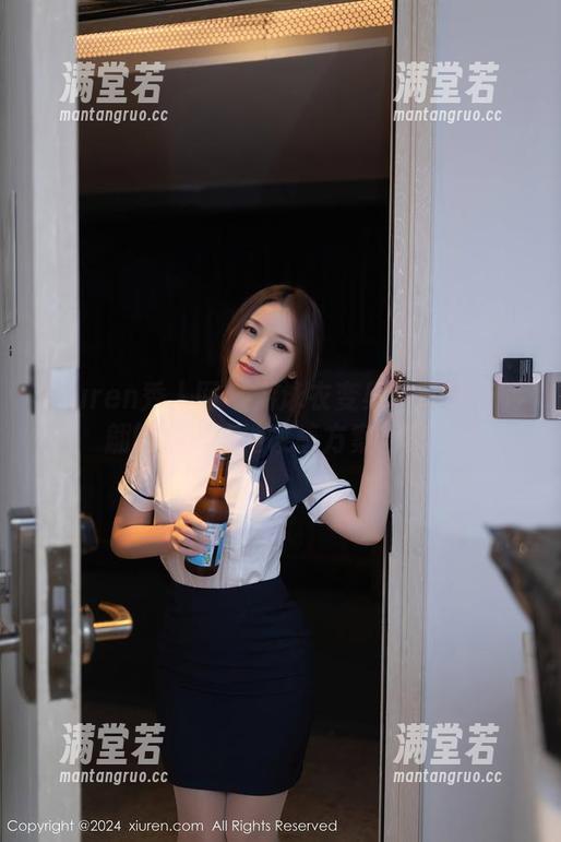 Xiuren秀人网 - 游泳衣变身斗篷？唐翩翩的私房泳池改善方案合集！