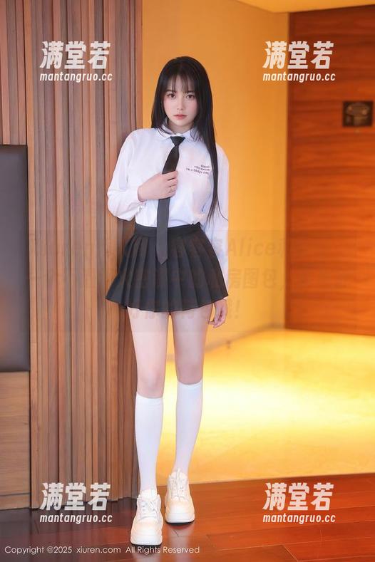 Xiuren秀人网 - 容容容Alice和蕾丝，一个不温不火密谋中的私房图包，要准备好你的荷包哦！
