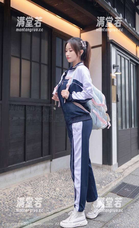 Xiuren秀人网-小果冻儿 Xiuren秀人网 - 小果冻儿空姐图集报告——不小心搭上了飞行器的脑洞大开!