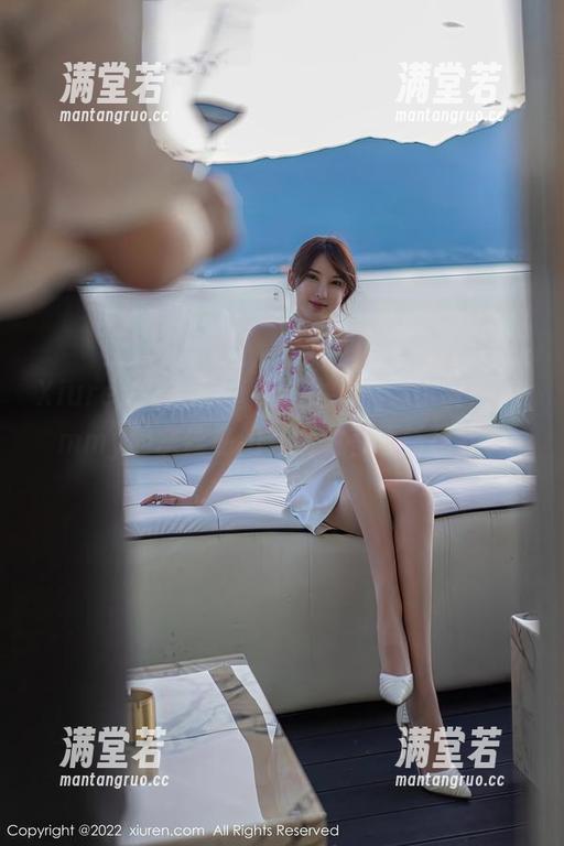 Xiuren秀人网 - 禁不住好奇，小蛮妖yummy的灰丝私拍套图会有啥新花样？
