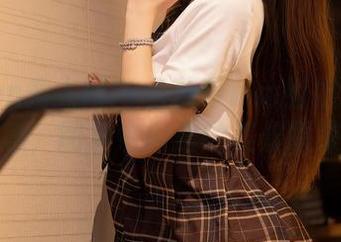 Xiuren秀人网 – 当草莓mm姐姐遇上万事如意，图集中闪耀的美景原来是…