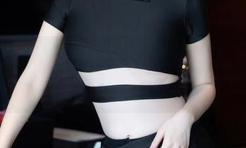 Xiuren秀人网 – 菲儿beauty的制服奇遇记：原图免费，你敢瞧吗？