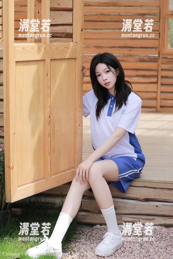 Xiuren秀人网-雨夕cy Xiuren秀人网 - 雨夕cy的瑜伽作品集,最新显示出一种“我还能再拉伸一下”的坚定?
