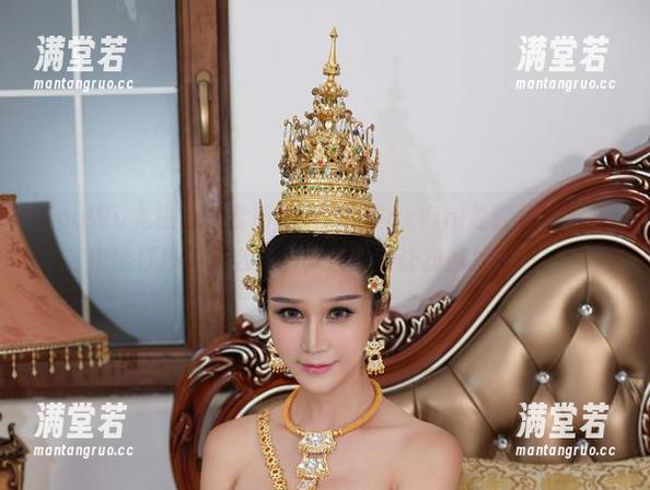 YouWu尤物馆 - 套图更新啦，FoxYini孟狐狸在家里也能打扮得这么好看，这可真让我惊掉下巴。