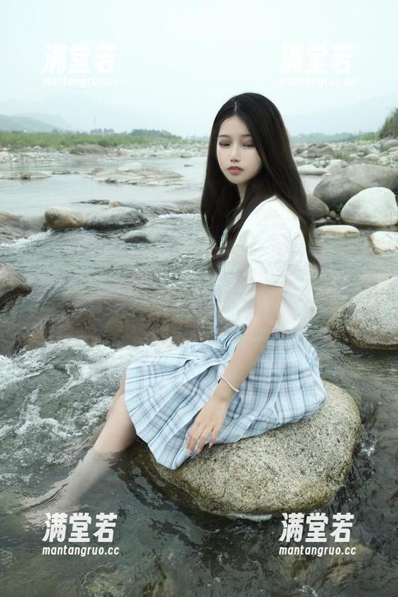 没见过这么有气质的白裙，快下载eloise软软的全集吧！