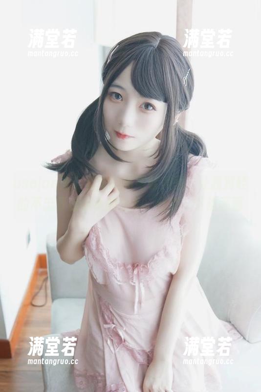 usejan蓝蓝和她的高跟鞋美图，让我对鞋的不忠冒出小小的念头，分享一下这画面