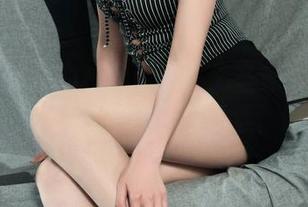 丽柜 – 钟晴的校园影踪：无圣光下的图集漫游，像在拆解那份青涩，呵呵