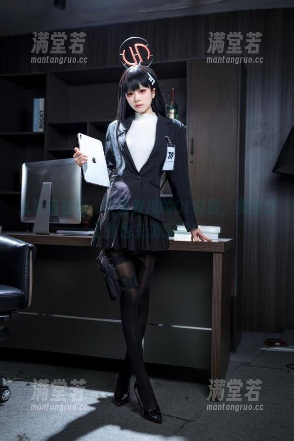 九柒喵 九柒喵在线:笑面教授的OL制服,美图让工作也充满乐趣!
