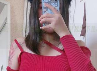 在线婚纱合集：今汐的时装秀，首先吸引我的不是裙子，而是那眼神！