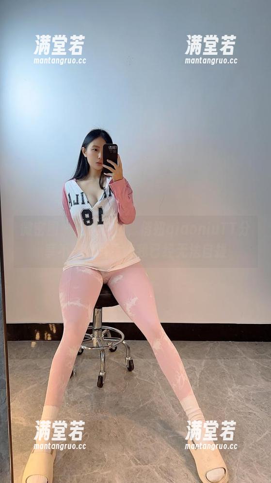 微密圈 - 怼脸自由，俏妞qiaoniuTT分享不错的写真集我已经无法自拔