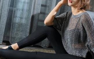 克拉女神 – 看！汤怡修女写真集——这比教堂的奉献还美！