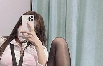 微密圈 – 办公室里的兔宝妮to：她的壁纸有点意思