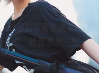 来自兔玩映画的草莓女孩私拍，满满的青春气息，让我想捏一把…果！