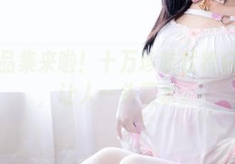 最新作品集来啦！十万珍吱伏特白色戏法，让人一头雾水。
