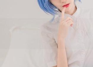 南桃Momoko与爱礼服，高清照片的意想不到旅程