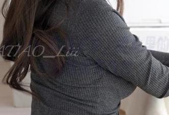 发条少女yoki的潮汐梦，图片里的海浪像她的裙摆在舞蹈