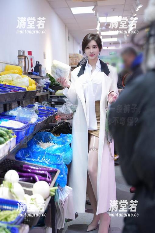 微密圈 - 周妍希短裤写真——一条裤子，万种心思，认真看起来好像也不奇怪？