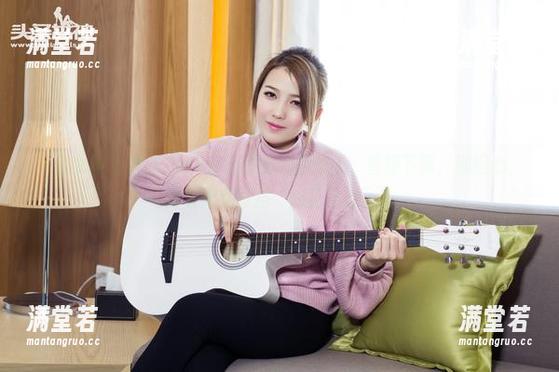 头条女神-果儿Victoria 头条女神 - 果儿Victoria的美腿图集中,直接下载,别担心,我会帮你打挡“癫狂之心”!