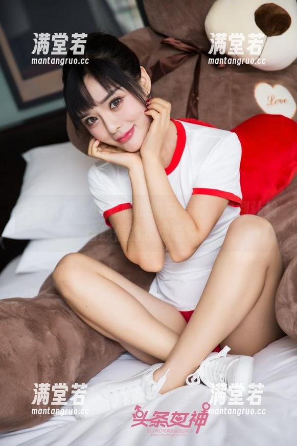 头条女神-蔡老师 头条女神 - 蔡老师的纯白写真,白到让输给颜值的我想睡觉。