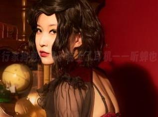 最新！奇行家狗崽给桃子装上了耳机——听蝉也能搞怪！