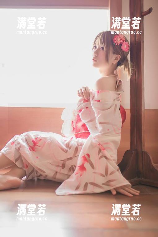 妹汤物语：宅夏yoko的校服分享，轻松又有点俏皮的氛围！