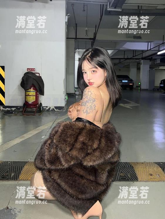 小优优子 微密圈 - 图集跟福利双丰收!小优优子的礼服就是个套路!