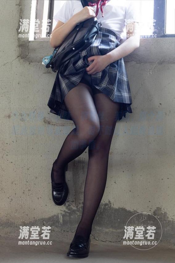 少女秩序 - 小葵、裤里丝、美图，这个搭配我觉得有点意思，时不时让人想做点别的事情。
