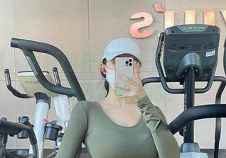 微密圈 – 写真的样子，左公子666带来了红色包臀的挑战！