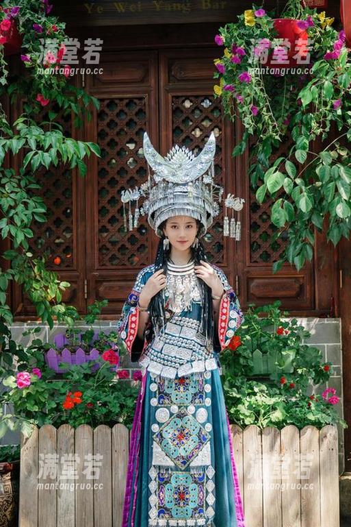 谁说神明不能搞写真？年年Nnian的“神明之女”高清大片，一下子就让我对“神界”有了新的理解。
