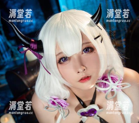 拜托，谁来评价念念_D的定制僵尸娘写真？