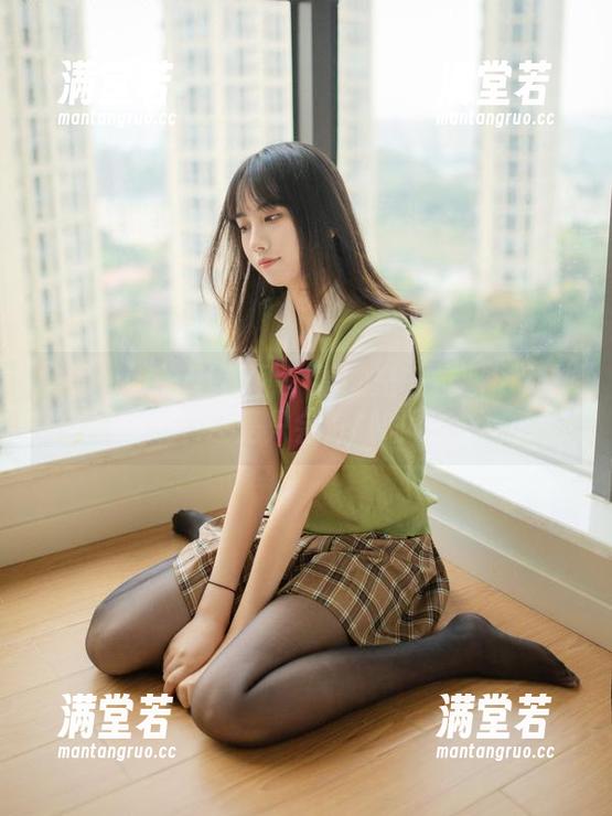 念雪ww的OL系列：看她是一位职场女神还是只会泡咖啡