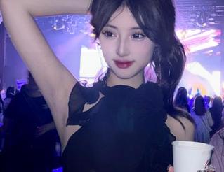 原图直击！你以为樱花只有那股淡淡的香？不，怡子yiii让你忘不掉