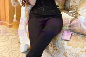 推女郎 – 在这里：张圆圆的旗袍图集，穿得美，显得人更自在也没那么严肃