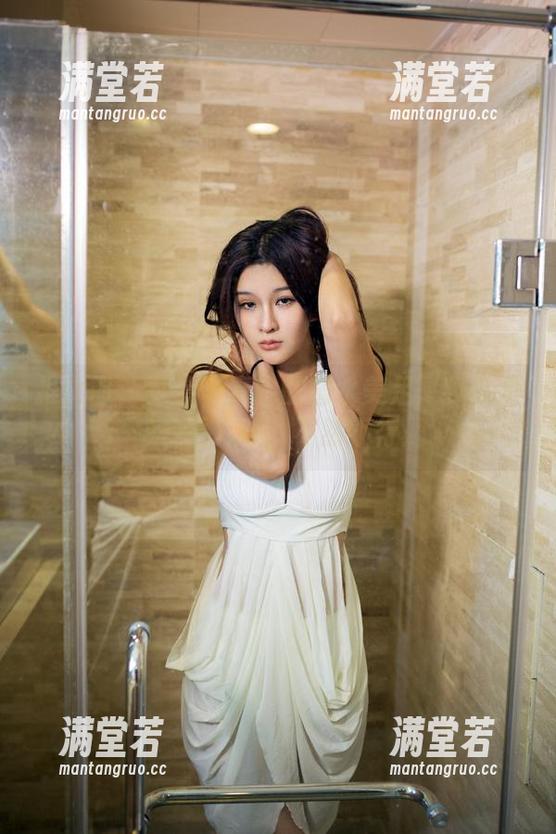 推女郎 - 全套写真中的曾水美足：我就是想多看几眼，不然不行！