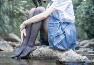 在线路过，木棉棉OwO的美图：花与少女，谁更能打动？