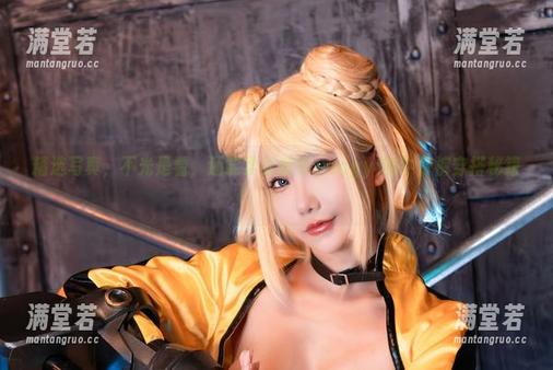精选写真，不光是看，还能学到杨衣yangyi的牛仔裤穿搭秘籍！