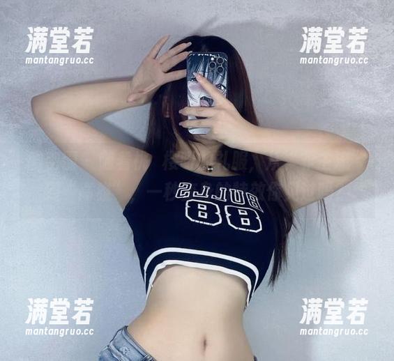 微密圈 - 随着桃沢樱呀的礼服，从“非主流”到“高雅”，一秒变身的特效你见过吗？