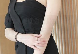 模范学院 – 本来以为只是水手服，没想到程程CC的私拍合集竟有点让人浮想联翩。