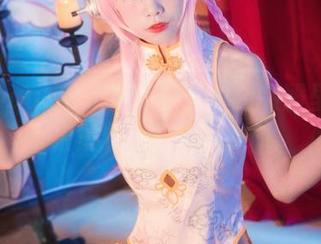 水淼aqua的护士图册，白色制服里隐藏着浪漫和不经意的优雅。