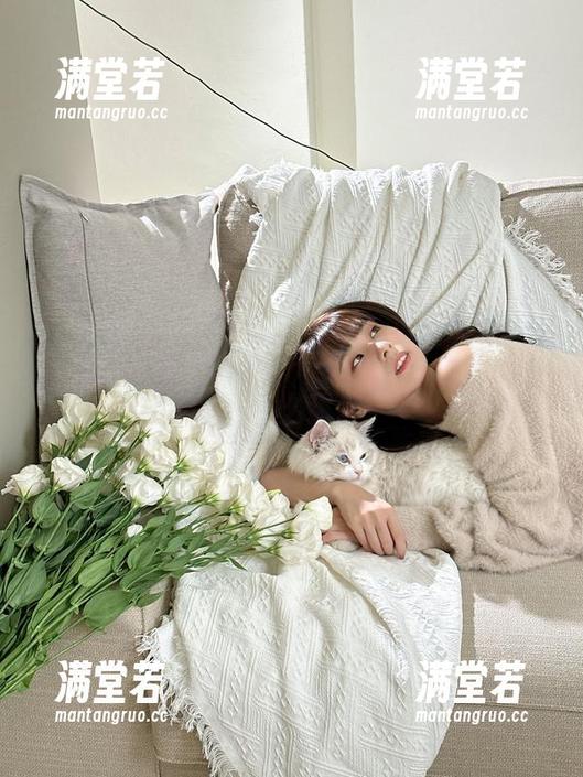 泥泥汝真的是个宝，看她的写真，等待总是那么甜。